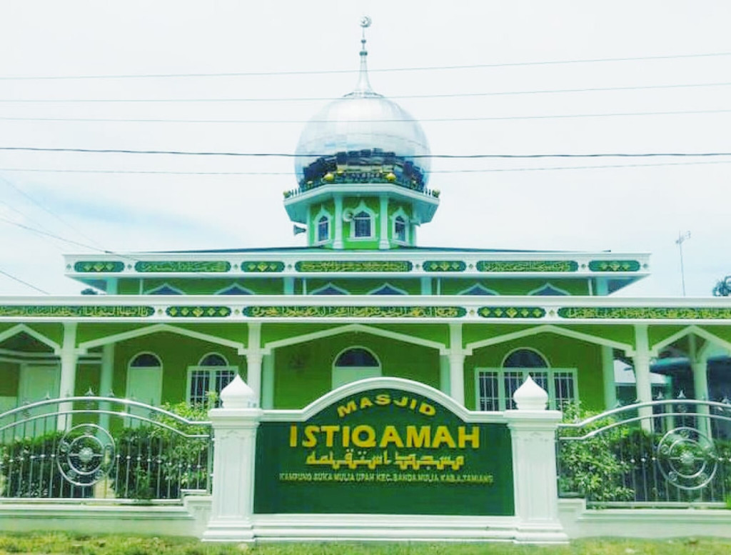 MASJID ISTIQOMAH adalah masjid utama Kampung Suka Mulia Upah